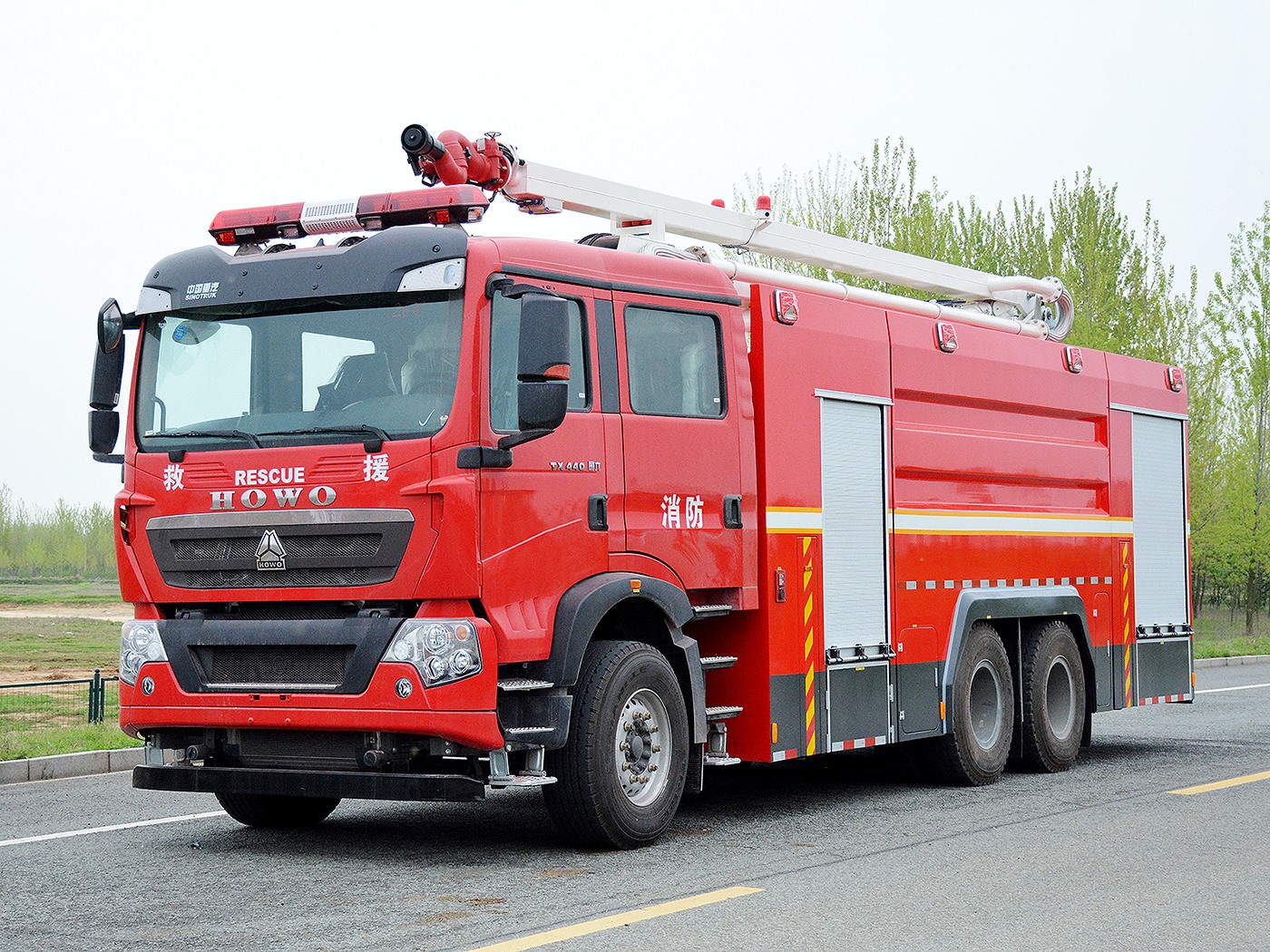 國六豪沃后雙橋12立方18米舉高噴射消防車